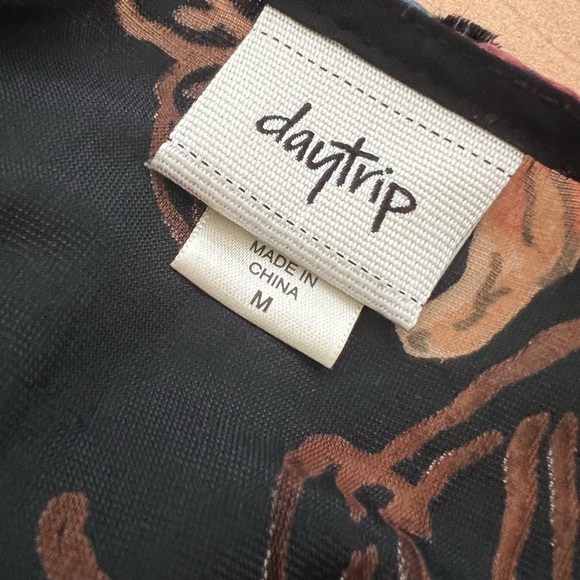 Daytrip Floral Velvet Duster - Picture 3 of 4